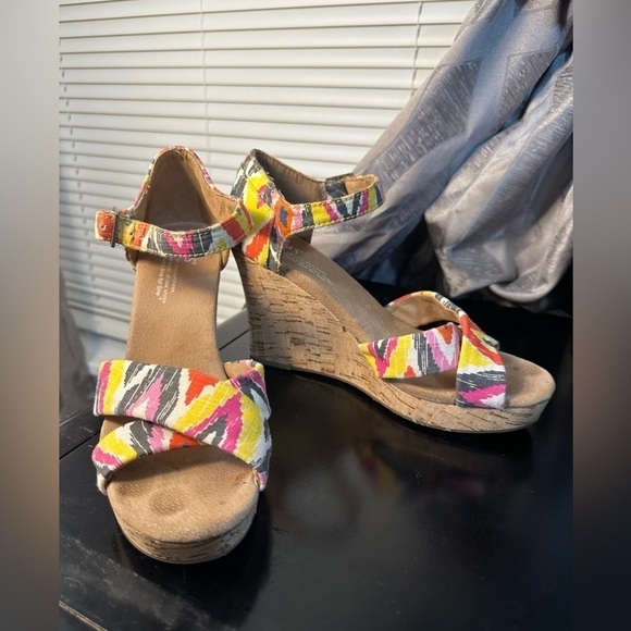 Tom’s Women’s Sienna Ikat Cork Heel Wedge Sandals Size 7.5 - Picture 2 of 14